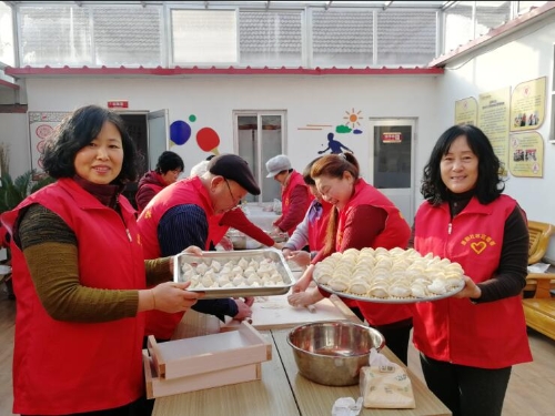 元旦即将到来,永安路街道景阳社区党总支开展了"迎新春,庆元旦,爱心